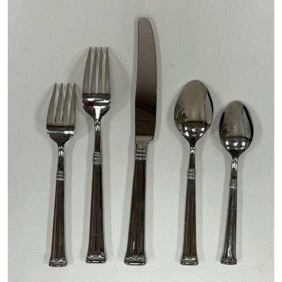 Gorham Savannah Glossy Flatware Set. KT107 - Picture 2 of 3